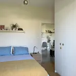 Ηλιόλουστο Διαμέρισμα/ Sunny Apartment