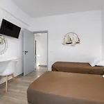 Christianna & George Luxury Hot Tub Apartment