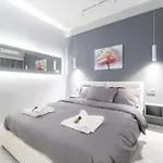 Lux Seaside Apartment By Volos Hospitality