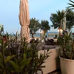 Aliki'S Apartments