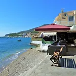 Alpha Apartment, Ireon Samos