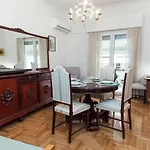 Beautiful Retro Apt In Koukaki