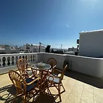 Veldi Art - Kamari Beach Apartment