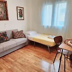 Vintage Apartment With Modern Amenities