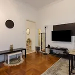 Classic And Modern Apartment In Athens