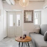 Heritage Home With Terrace In The Trendy Port Of Naousa