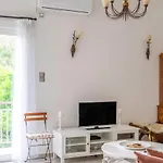 Spacious 2 Bedroom Apartment At Glifada