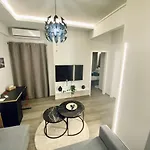 Central Grey Quiet Apartment