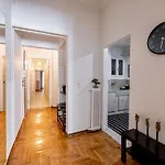 Cozy Apartment In Kolonaki Athens - Sleeps 5