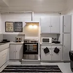 Cozy Apartment In Kolonaki Athens - Sleeps 5