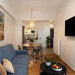 Adela'S 1 Bedroom & Living Room