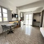 White Lily Suites & Lofts - Adults Only 16 Plus