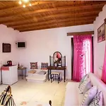 Cosy Studio Near Super Paradise