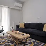 Chic Apt With All Comforts In The Heart Of Athens!