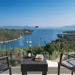 Villa Akoni
