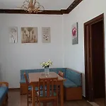 Anna'S House