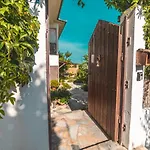 Akava Garden House
