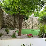 Theoni'S Village Apartment I
