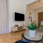 Spacious 2 Bedroom Apartment In Koukaki