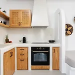 Naxos Maes Studios 2