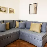Pagrati Hilton Location Bentzi Family Suite 5