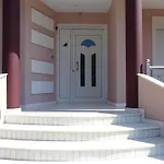 Villa Popi