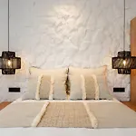 Elvirtus Suites