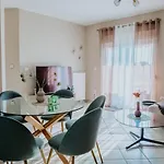 Sunny Days Apartment