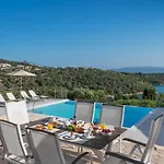 Villa Akoni