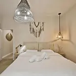Stylish Apartment At Pagrati