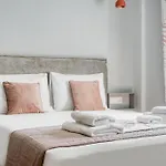 Cute Little Suite Apartment Right At The Metro!