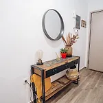 Retro Boutique Apt W Balcony In Historical Area