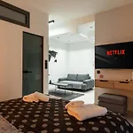 Minimal Art Studio