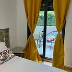 Crystal Studio-Downtown Escape-Navarinou Square