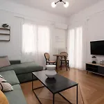 Vibrant Urban Getaway: Modern 1-Bedroom Near Bars, Parks, And Metro
