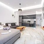 Amerikis Square 4 Persons Studio By Mps