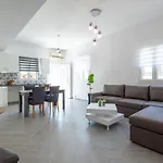 Alex Luxury Downtown House