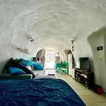 Mermaid Cave Apartment Old Port, Fira