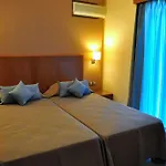 Sandys Studios Apartments And Log Villas