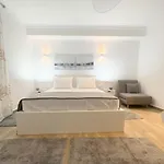 Petite Retreat In Kolonaki, Athens /Netflix