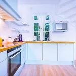 Modern Psichiko Apartment