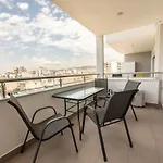Cozy 2-Bedroom Apartment In Piraeus
