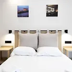 Acropolis Oasis Modern 2 Bdrm Apt Steps Away From History