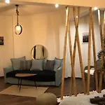 Central Flat ,Mitropoleos St.