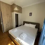 Beautiful 2-Bedroom Apartment Close To Metro