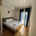 Beautiful 2-Bedroom Apartment Close To Metro