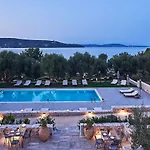 100 Rizes Seaside Resort