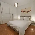Modern Luxury Apartment 100Sqm In Alimos