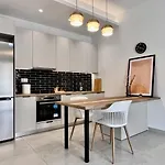Chic Getaway Near Stavros Niarchos