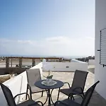 Mykonos Stylish Ivory 1 Bd Apt With Shared Pool